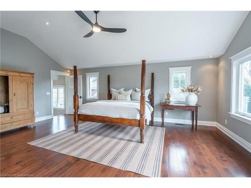 1016 North Shore Boulevard E, Burlington, ON - Indoor Photo Showing Bedroom