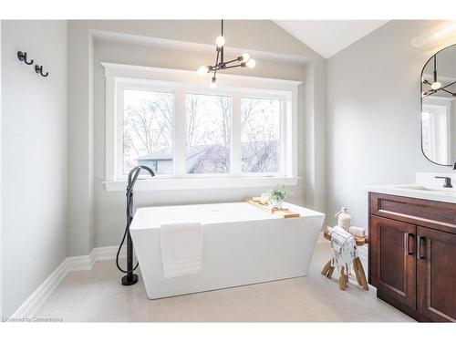 1016 North Shore Boulevard E, Burlington, ON - Indoor Photo Showing Laundry Room