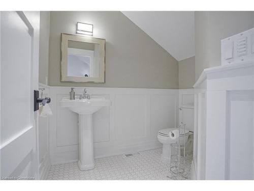 1016 North Shore Boulevard E, Burlington, ON - Indoor Photo Showing Bathroom