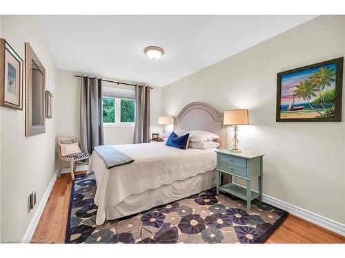 17 Sunters Court, Ancaster, ON - Indoor Photo Showing Bedroom