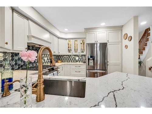 17 Sunters Court, Ancaster, ON - Indoor Photo Showing Kitchen With Double Sink With Upgraded Kitchen