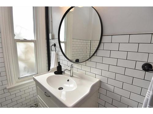 277 Main Street W, Hamilton, ON - Indoor Photo Showing Bathroom