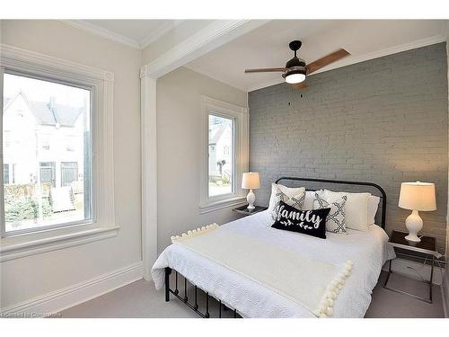 277 Main Street W, Hamilton, ON - Indoor Photo Showing Bedroom