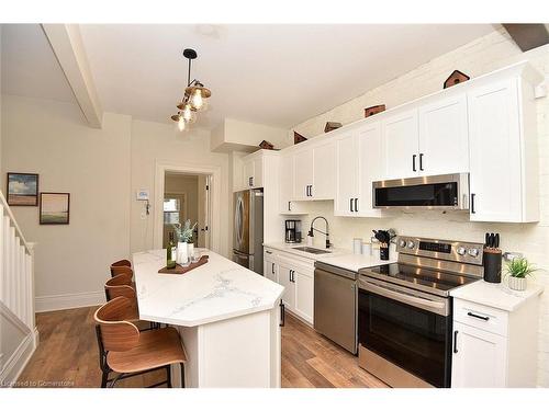 277 Main Street W, Hamilton, ON - Indoor Photo Showing Kitchen With Upgraded Kitchen