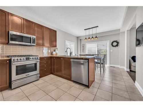 8 Saybrook Gardens, Stoney Creek, ON - Indoor Photo Showing Kitchen With Stainless Steel Kitchen