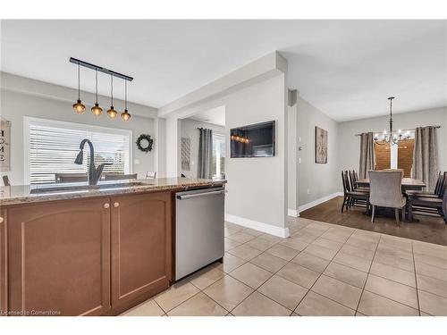 8 Saybrook Gardens, Stoney Creek, ON - Indoor Photo Showing Kitchen