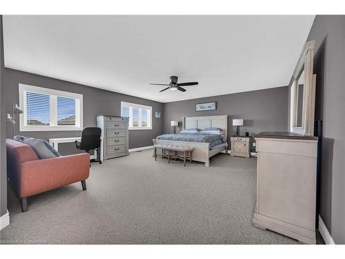 8 Saybrook Gardens, Stoney Creek, ON - Indoor Photo Showing Bedroom