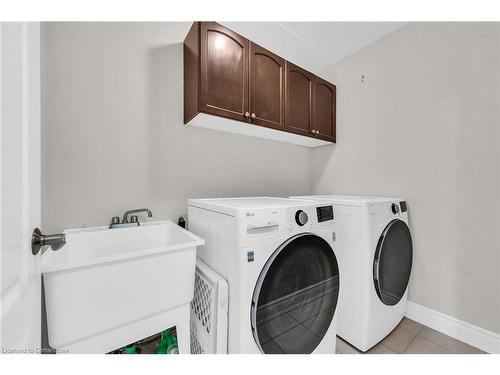 8 Saybrook Gardens, Stoney Creek, ON - Indoor Photo Showing Laundry Room