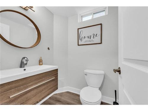 8 Saybrook Gardens, Stoney Creek, ON - Indoor Photo Showing Bathroom