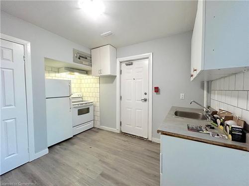 I-49 Victoria Avenue S, Hamilton, ON - Indoor Photo Showing Kitchen