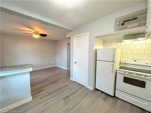 I-49 Victoria Avenue S, Hamilton, ON - Indoor Photo Showing Kitchen