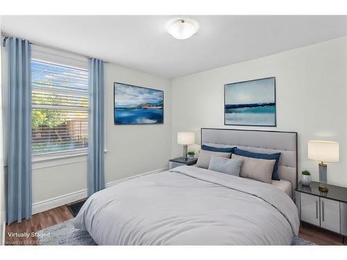 937 Garth Street, Hamilton, ON - Indoor Photo Showing Bedroom