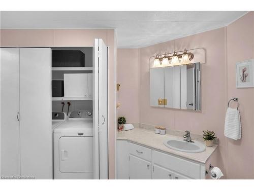 335-3033 Townline Road, Stevensville, ON - Indoor Photo Showing Bathroom