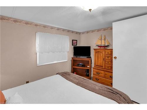 335-3033 Townline Road, Stevensville, ON - Indoor Photo Showing Bedroom