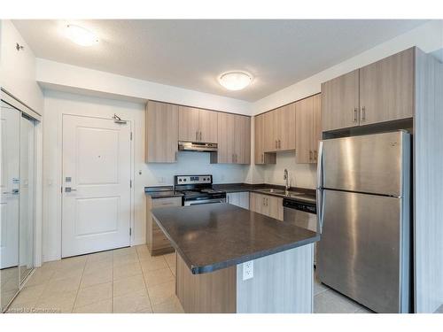 723-2486 Old Bronte Road, Oakville, ON - Indoor Photo Showing Kitchen With Stainless Steel Kitchen With Double Sink