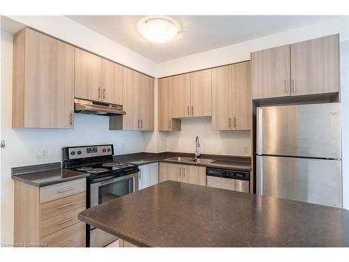 723-2486 Old Bronte Road, Oakville, ON - Indoor Photo Showing Kitchen With Stainless Steel Kitchen With Double Sink With Upgraded Kitchen