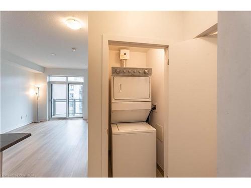 723-2486 Old Bronte Road, Oakville, ON - Indoor Photo Showing Laundry Room