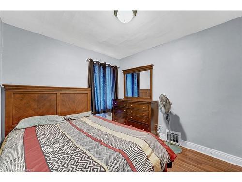 5 Rosewood Road, Hamilton, ON - Indoor Photo Showing Bedroom