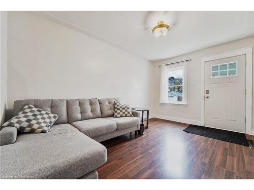 5 Rosewood Road, Hamilton, ON - Indoor Photo Showing Living Room