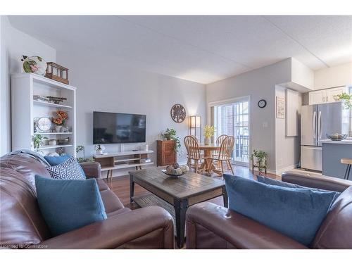 104-415 Grange Road, Guelph, ON - Indoor Photo Showing Living Room