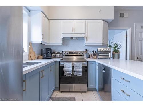 104-415 Grange Road, Guelph, ON - Indoor Photo Showing Kitchen