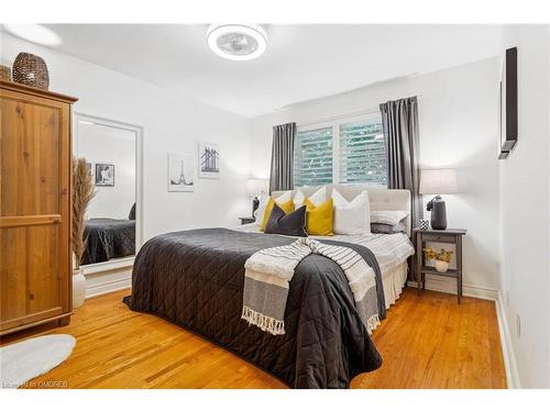 486 Lees Lane, Oakville, ON - Indoor Photo Showing Bedroom