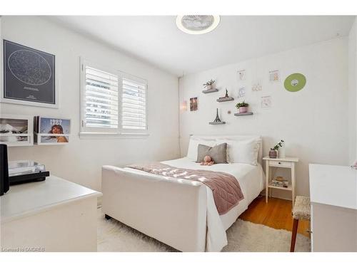 486 Lees Lane, Oakville, ON - Indoor Photo Showing Bedroom