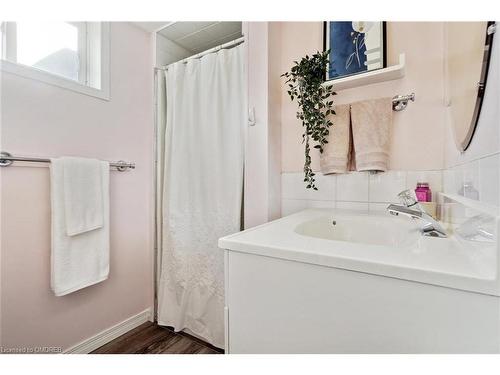 486 Lees Lane, Oakville, ON - Indoor Photo Showing Bathroom