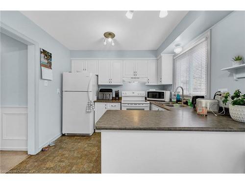 3037 Oslo Crescent, Mississauga, ON - Indoor Photo Showing Kitchen