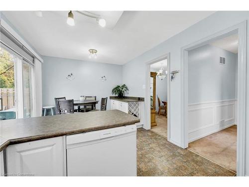 3037 Oslo Crescent, Mississauga, ON - Indoor Photo Showing Kitchen