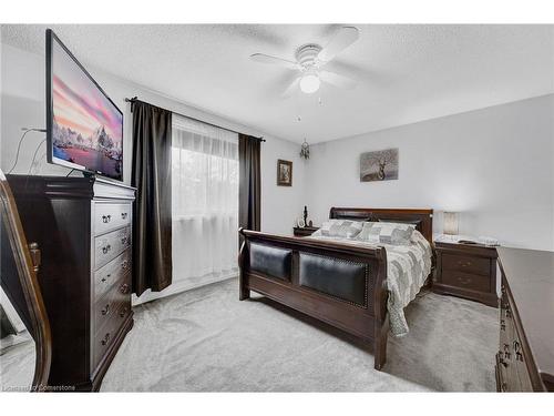 3037 Oslo Crescent, Mississauga, ON - Indoor Photo Showing Bedroom