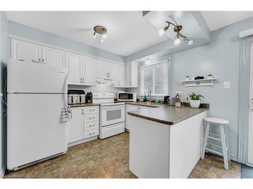 3037 Oslo Crescent, Mississauga, ON - Indoor Photo Showing Kitchen