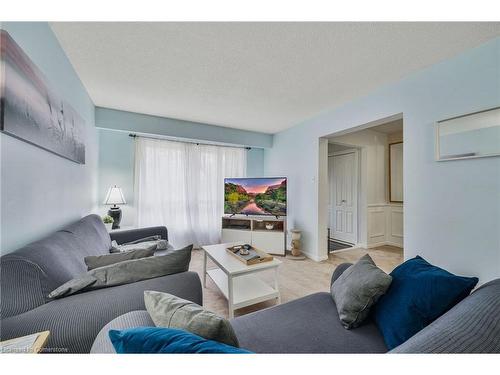 3037 Oslo Crescent, Mississauga, ON - Indoor Photo Showing Living Room