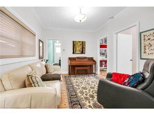 19 Ferrie Street E, Hamilton, ON - Indoor Photo Showing Living Room