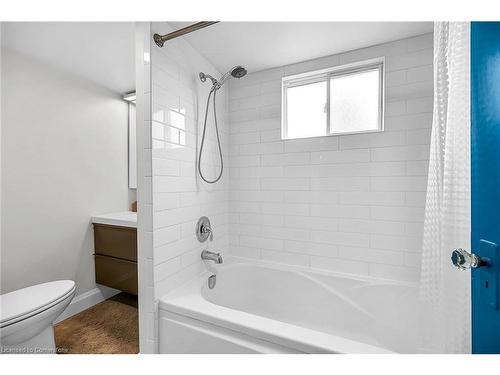 19 Ferrie Street E, Hamilton, ON - Indoor Photo Showing Bathroom