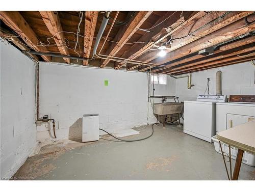 19 Ferrie Street E, Hamilton, ON - Indoor Photo Showing Laundry Room