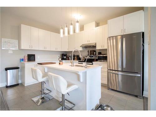 66 Homestead Way, Thorold, ON - Indoor Photo Showing Kitchen With Double Sink