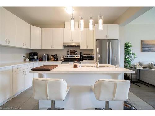 66 Homestead Way, Thorold, ON - Indoor Photo Showing Kitchen With Double Sink