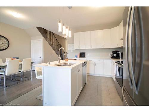 66 Homestead Way, Thorold, ON - Indoor Photo Showing Kitchen With Double Sink