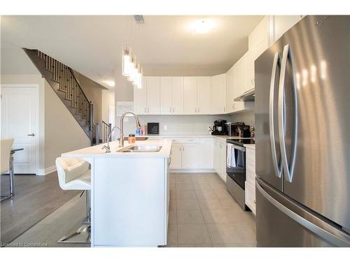 66 Homestead Way, Thorold, ON - Indoor Photo Showing Kitchen With Double Sink