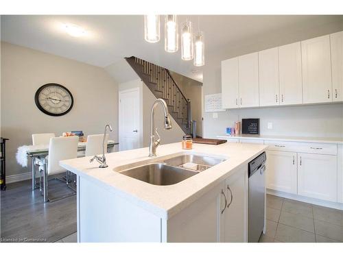 66 Homestead Way, Thorold, ON - Indoor Photo Showing Kitchen With Double Sink