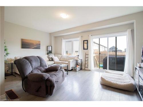 66 Homestead Way, Thorold, ON - Indoor Photo Showing Living Room