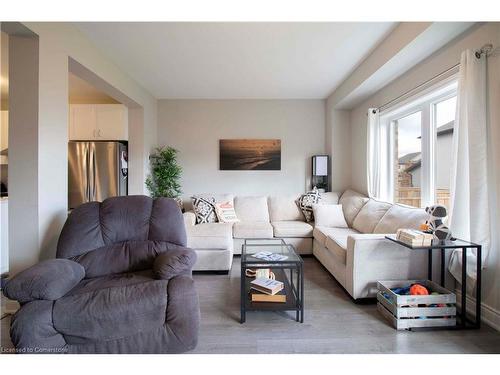 66 Homestead Way, Thorold, ON - Indoor Photo Showing Living Room