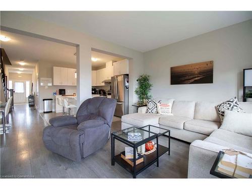 66 Homestead Way, Thorold, ON - Indoor Photo Showing Living Room