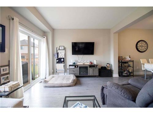 66 Homestead Way, Thorold, ON - Indoor Photo Showing Living Room