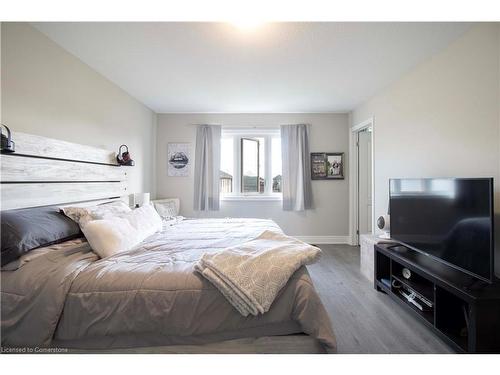 66 Homestead Way, Thorold, ON - Indoor Photo Showing Bedroom