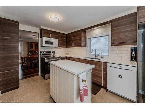 3 Ridgebank Place, New Hamburg, ON - Indoor Photo Showing Kitchen With Double Sink