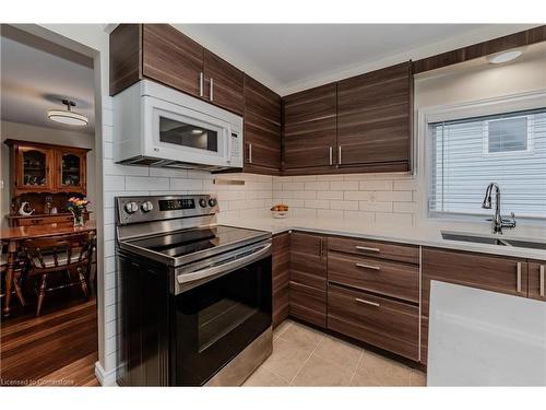 3 Ridgebank Place, New Hamburg, ON - Indoor Photo Showing Kitchen With Double Sink