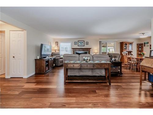 3 Ridgebank Place, New Hamburg, ON - Indoor Photo Showing Living Room