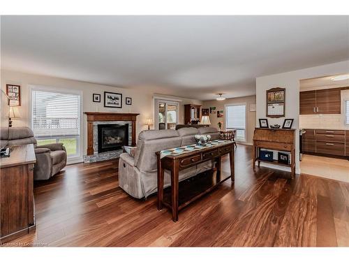 3 Ridgebank Place, New Hamburg, ON - Indoor Photo Showing Living Room With Fireplace